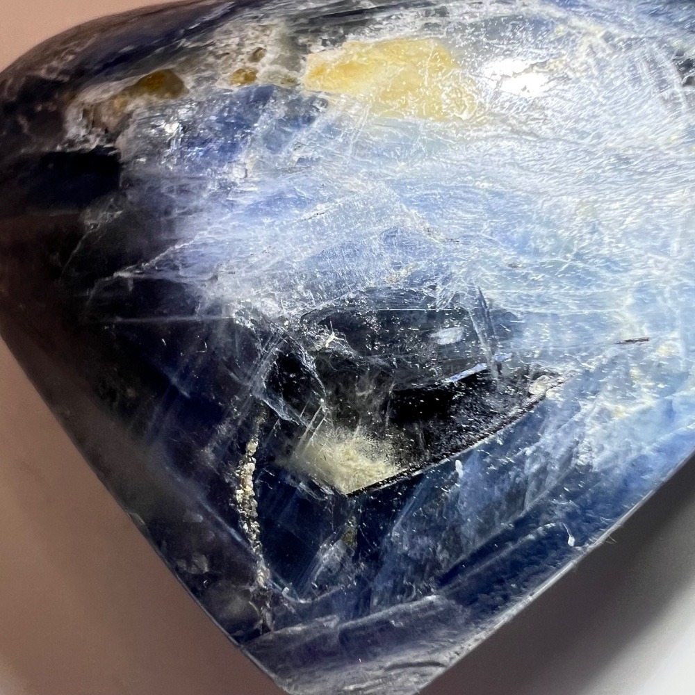 Kyanite‎ Crystal Heart Carving (#9) - Picture 5 of 10